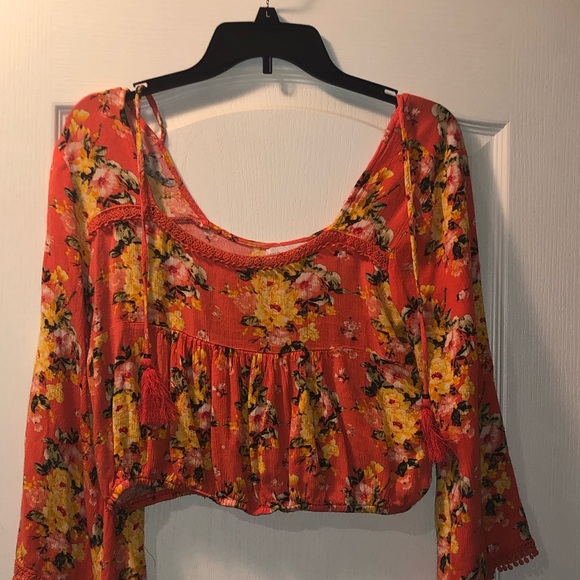 blouse - Picture 2 of 3